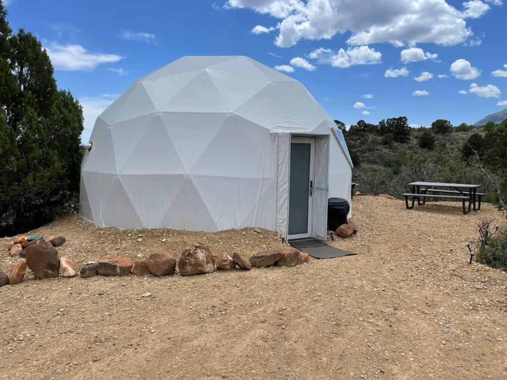 Canyon Rim Domes - A Luxury Glamping Experience!! Monticello Exterior photo